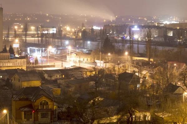 Jasně osvětlená budovy a ulice města — Stock fotografie