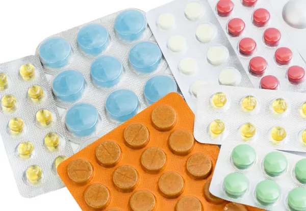 Różne tabletki o różnych kolorach — Zdjęcie stockowe