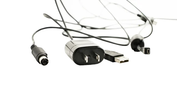Olika kontakter med ledningar för strömförsörjning och adaptrar — Stockfoto