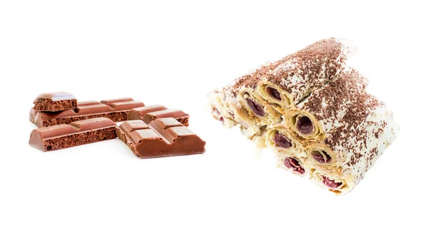 Waaraan koolzuurgas is toegevoegd chocolade en originele cake met boter room — Stockfoto