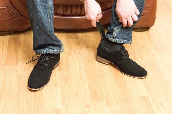 The process of wear black suede shoes — Stock Photo, Image