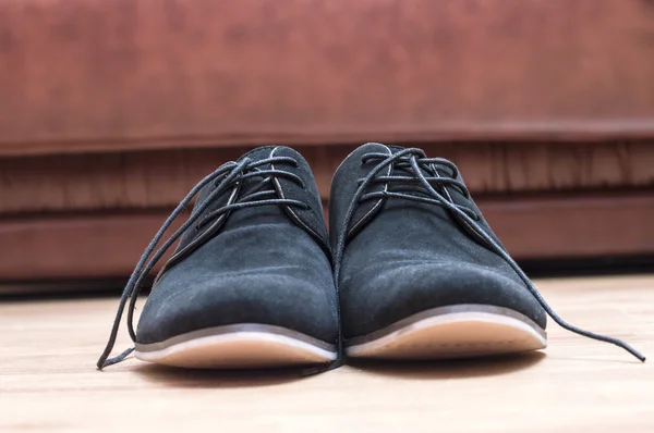 Zapatos de gamuza negro con cordones — Foto de Stock