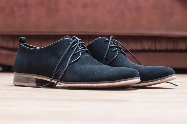 Zapatos de gamuza negro con cordones — Foto de Stock