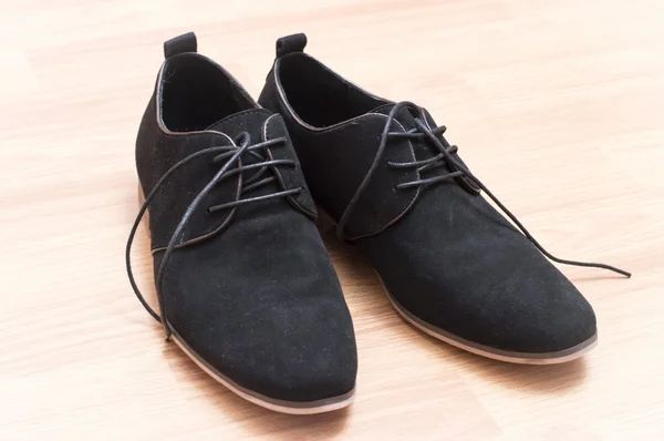 Zapatos de gamuza negro con cordones — Foto de Stock