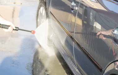 Araba yıkama işlemi