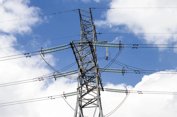 Metalen steun van transmissielijnen — Stockfoto