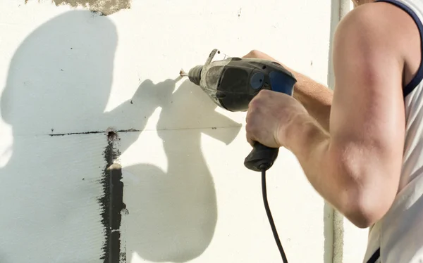 Beyaz strafor delik Delme işlemi 