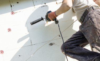 Beyaz strafor delik Delme işlemi 