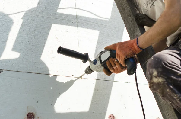 Beyaz strafor delik Delme işlemi 