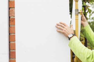 Beyaz köpük bağlama işlemi