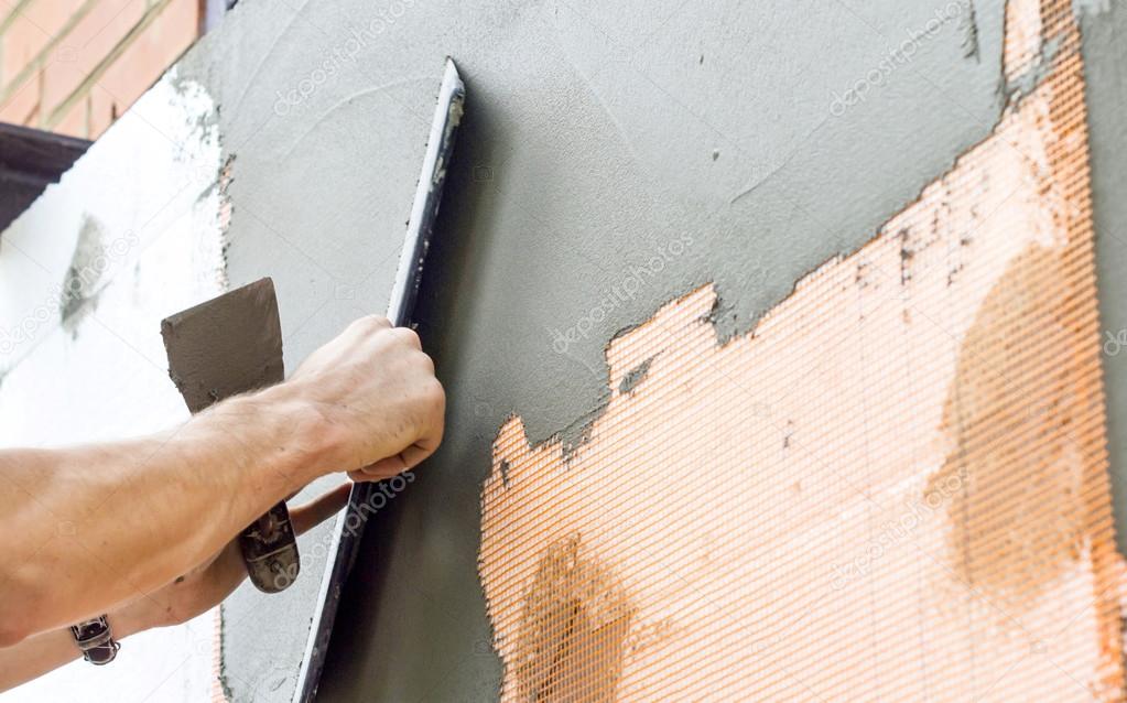 Plastered walls with a spatula