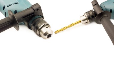  bir ayna ile iki elektrikli matkaplar