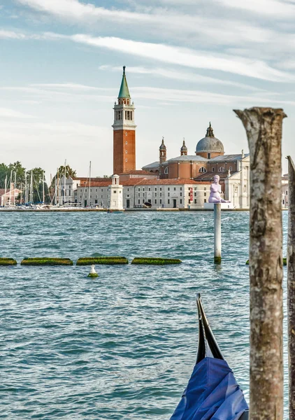 Venecia streeta, canales y edificios — Foto de Stock