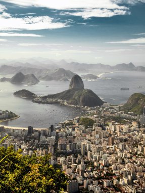 Sugar Loaf, Corcovado dağ Rio de Janeiro dan bir görünüm