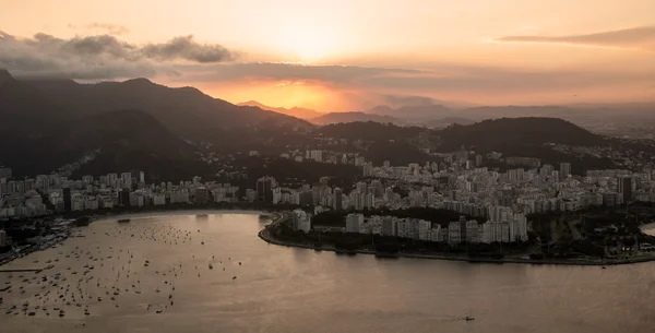 Solnedgång i en Rio — Stockfoto