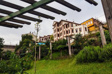 Trabzon şehir merkezinde Zagnos parkı manzarası, Türkiye. Trabzon, Türkiye 'nin Karadeniz kıyısında büyük bir liman kentidir..