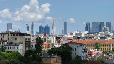Galata Kulesi 'nden İstanbul' un panoramik manzarası. Köprüler, camiler ve Boğaz. İstanbul, Türkiye.