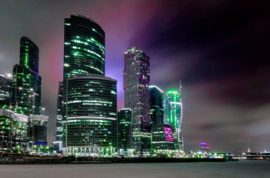 Moskova, Rusya - 28 Şubat 2014: Moskova City binalarının gece manzarası.