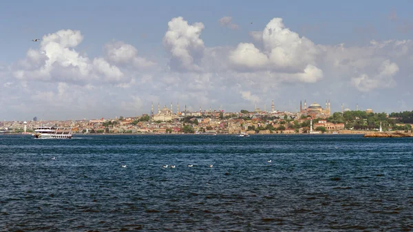 Blå Moskén Och Hagia Sphia Moskéer Istanbul Från Bosporus Sund — Stockfoto