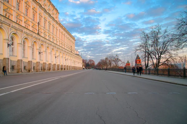 Dentro Kremlin Moscovo Turistas Que Visitam Kremlin Dentro Desta Praça — Fotografia de Stock