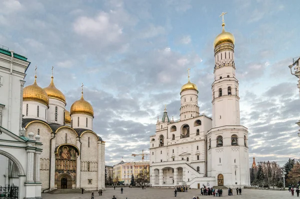 Всередині Москви Кремль Туристи Відвідують Кремль Всередині Цієї Соборної Площі — стокове фото