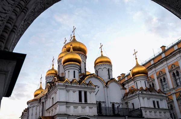 Moscow Russia Листопада 2014 Moscow Kremlin Туристи Відвідують Кремль Всередині — стокове фото