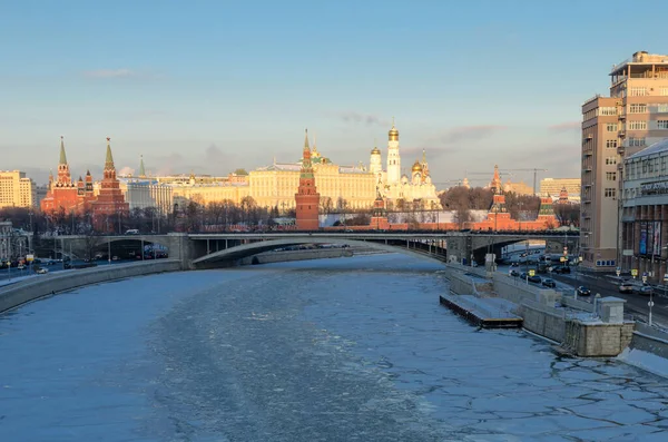 Μόσχα Θέα Στο Κρεμλίνο Και Ποτάμι Της Μόσχας Την Ηλιόλουστη — Φωτογραφία Αρχείου