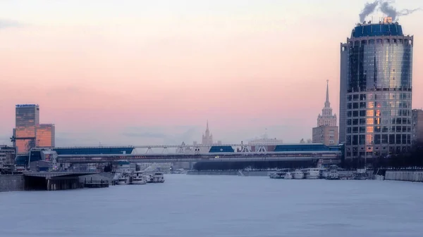 Moskova Nehrinin Akşam Manzarası Krasnopresnenskaya Seti — Stok fotoğraf