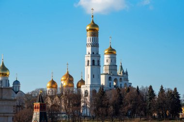 Moskova Kremlin 'inde Büyük İvan' ın çanı üzerindeki köprüden görüntü.