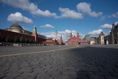 Moskova. Rusya - 23 Mart: Kızıl Meydan boş. 23 Mart 2020 'de Rusya' nın Moskova kentinde yeni tip koronavirüse (COVID-19) karşı özel önlem.