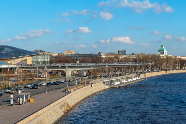 Moscow Russia February 2020 View Skyscraper Kotelnicheskaya Embankment Soaring Bridge — Stock Photo, Image