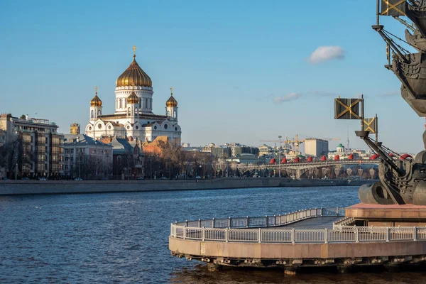 Moskva Řeka Pohled Atedral Krista Spasitele Dálce — Stock fotografie