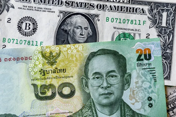 Conceito Negócio Nota Tailandesa Baht Face Dólar Americano — Fotografia de Stock