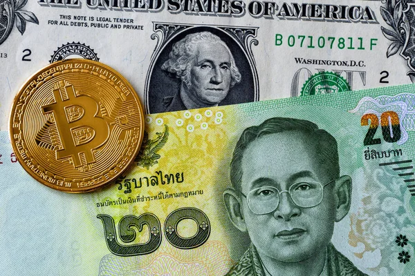 Imagen Cerca Bitcoin Moneda Criptomoneda Con Billetes Banco Tailandia Baht — Foto de Stock