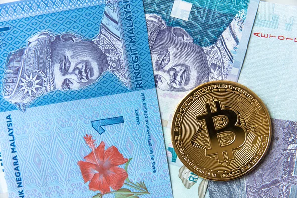Bitcoin Oro Desde Arriba Dinero Billetes Malaysia Contexto Financiero — Foto de Stock