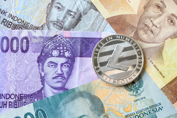 Litecoin Com Nota Moeda Real Indonésia Rupiah Conceito Empresarial Financeiro — Fotografia de Stock