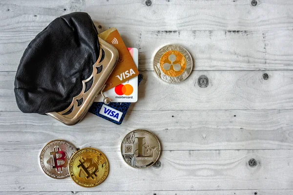 Moscow Rissia February 2021 Bitcoin Cryptocurrency Visa Mastercard Debit Cards — Stock Photo, Image