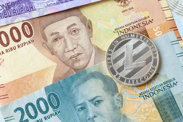 Litecoin Mit Aktueller Indonesischer Rupiah Banknote Geschäfts Und Finanzkonzept — Stockfoto