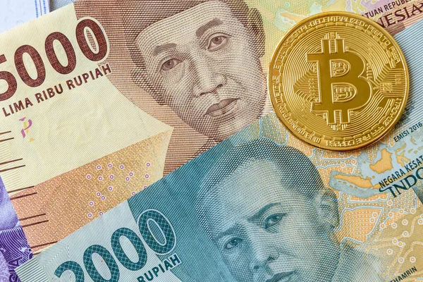 Bitcoin Com Nota Moeda Real Indonésia Rupiah Conceito Empresarial Financeiro — Fotografia de Stock