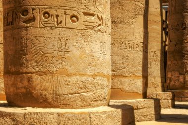 Karnak Tapınağı 'ndaki Büyük Hypostyle Salonu. Luxor, Mısır