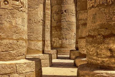 Karnak Tapınağı 'ndaki Büyük Hypostyle Salonu. Luxor, Mısır
