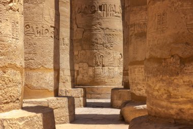 Karnak Tapınağı 'ndaki Büyük Hypostyle Salonu. Luxor, Mısır