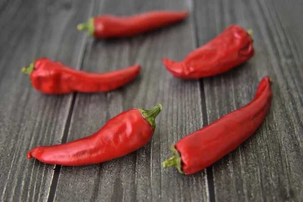 Sušené Chilli Zblízka Ingredience Pro Světové Jídlo Dřevěném Pozadí — Stock fotografie