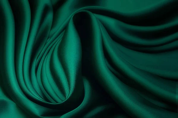 绿色真丝面料的质地 美丽的翡翠绿色软丝面料 — 图库照片