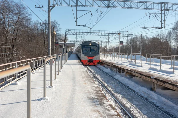 Vorovskogo Town Ρωσία Φεβρουαρίου 2021 Προαστιακός Σιδηρόδρομος Στην Πλατφόρμα Khrapunovo — Φωτογραφία Αρχείου