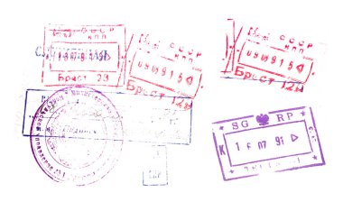 Beyaz üzerine renkli pasaport damgaları