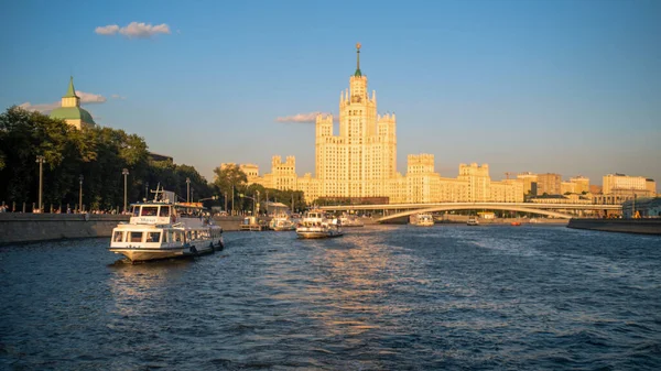 Moskau Russland Juli 2021 Blick Auf Den Moskauer Damm Und lizenzfreie Stockfotos