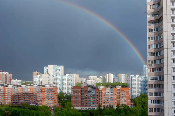 Москва Россия Мая 2020 Года Радуга Небе После Весеннего Дождя — стоковое фото