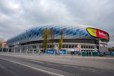 Yeni çağdaş Dinamo Stadyumu VTB Arena Gri gökyüzü arka planında, Leningradsky Caddesi 'nden yakın görüntüsü