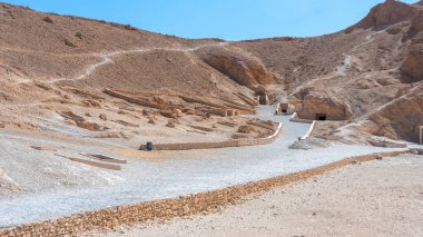 Luxor, Mısır - 11 Nisan 2021: Luxor, Mısır 'daki antik mezarlık vadisi